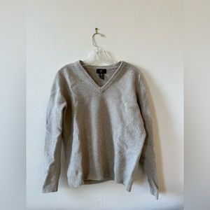 Club Room men’s wool v-neck sweater, size large, tan